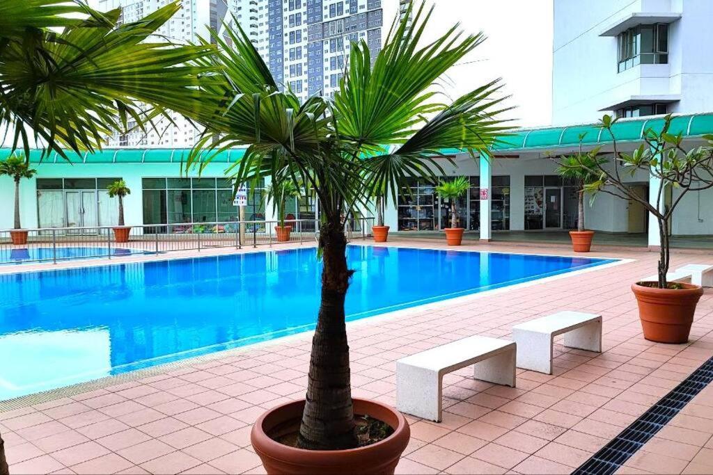 Yolo Budget Kl Netflix Wifi Apartemen Kuala Lumpur