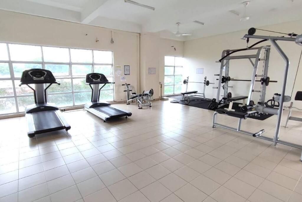 Yolo Budget Kl Netflix Wifi Apartemen Kuala Lumpur