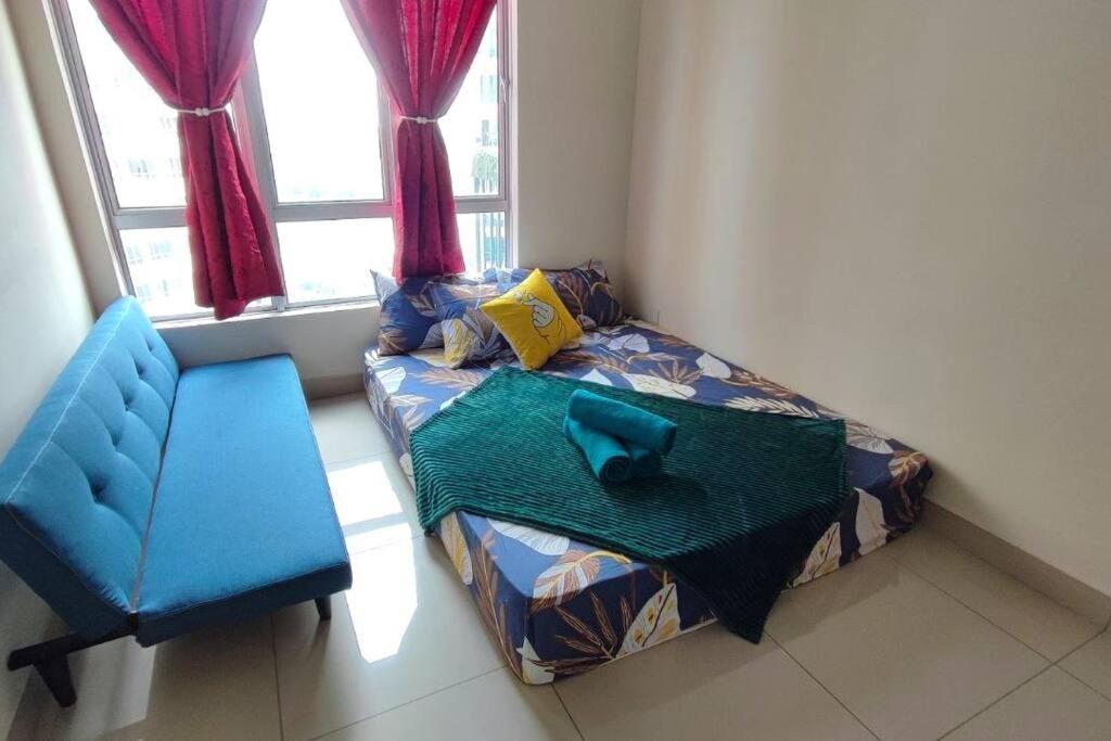 Yolo Budget Kl Netflix Wifi * Kuala Lumpur